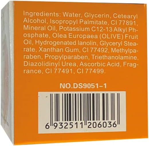 Disaar Vitamin C Foundation Cream texture and shade